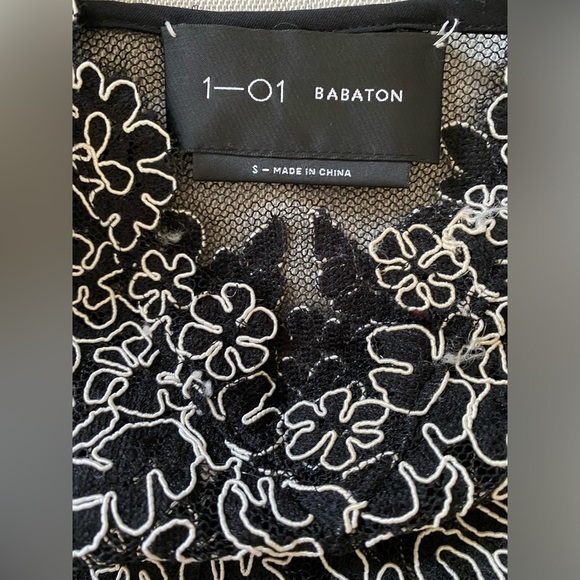 Babaton Lace Tanktop - Picture 2 of 5